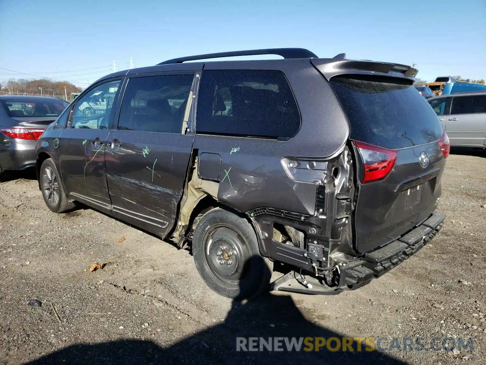 3 Photograph of a damaged car 5TDDZ3DC7LS242427 TOYOTA SIENNA 2020