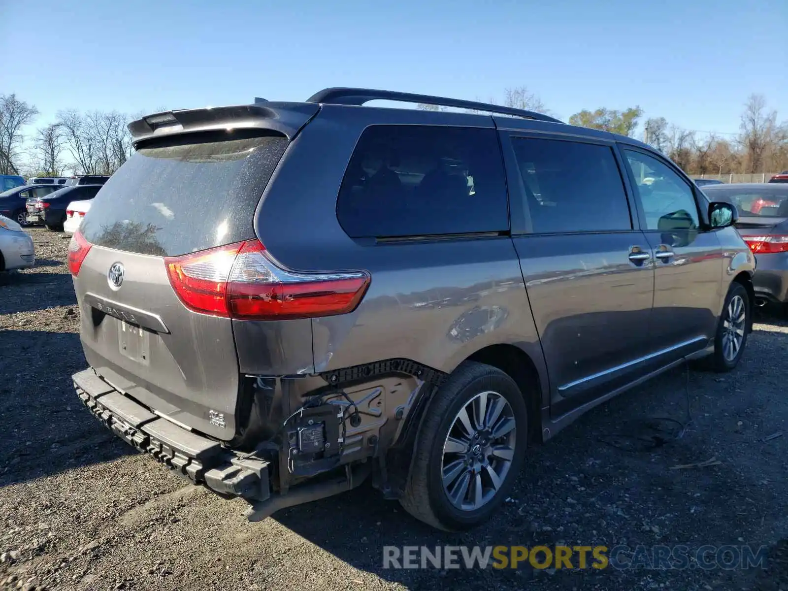 4 Photograph of a damaged car 5TDDZ3DC7LS242427 TOYOTA SIENNA 2020