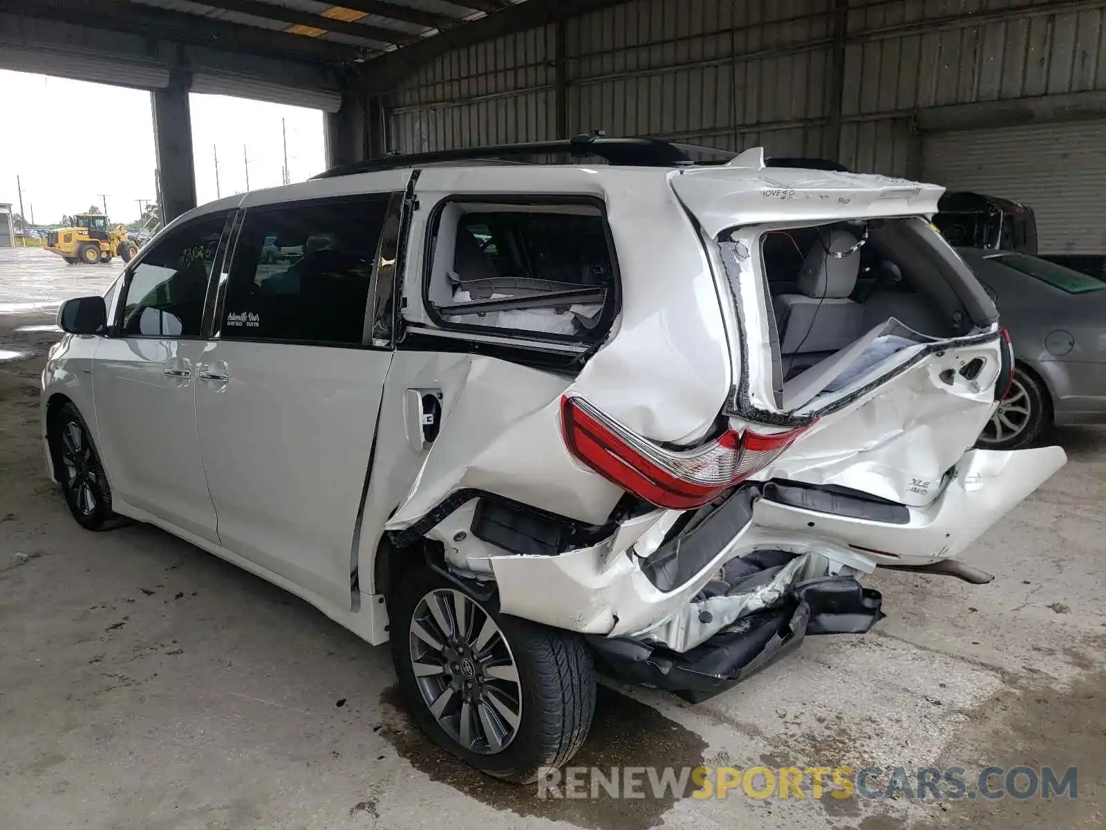 3 Photograph of a damaged car 5TDDZ3DC7LS243982 TOYOTA SIENNA 2020