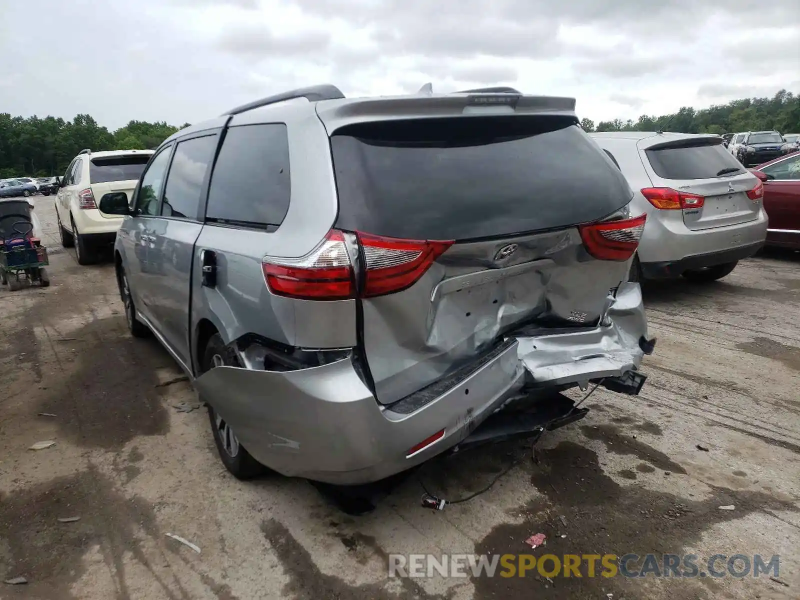 3 Photograph of a damaged car 5TDDZ3DC7LS248020 TOYOTA SIENNA 2020