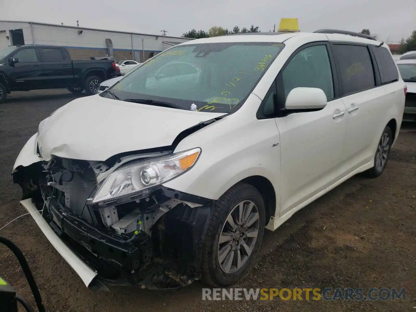 2 Photograph of a damaged car 5TDDZ3DC7LS249653 TOYOTA SIENNA 2020