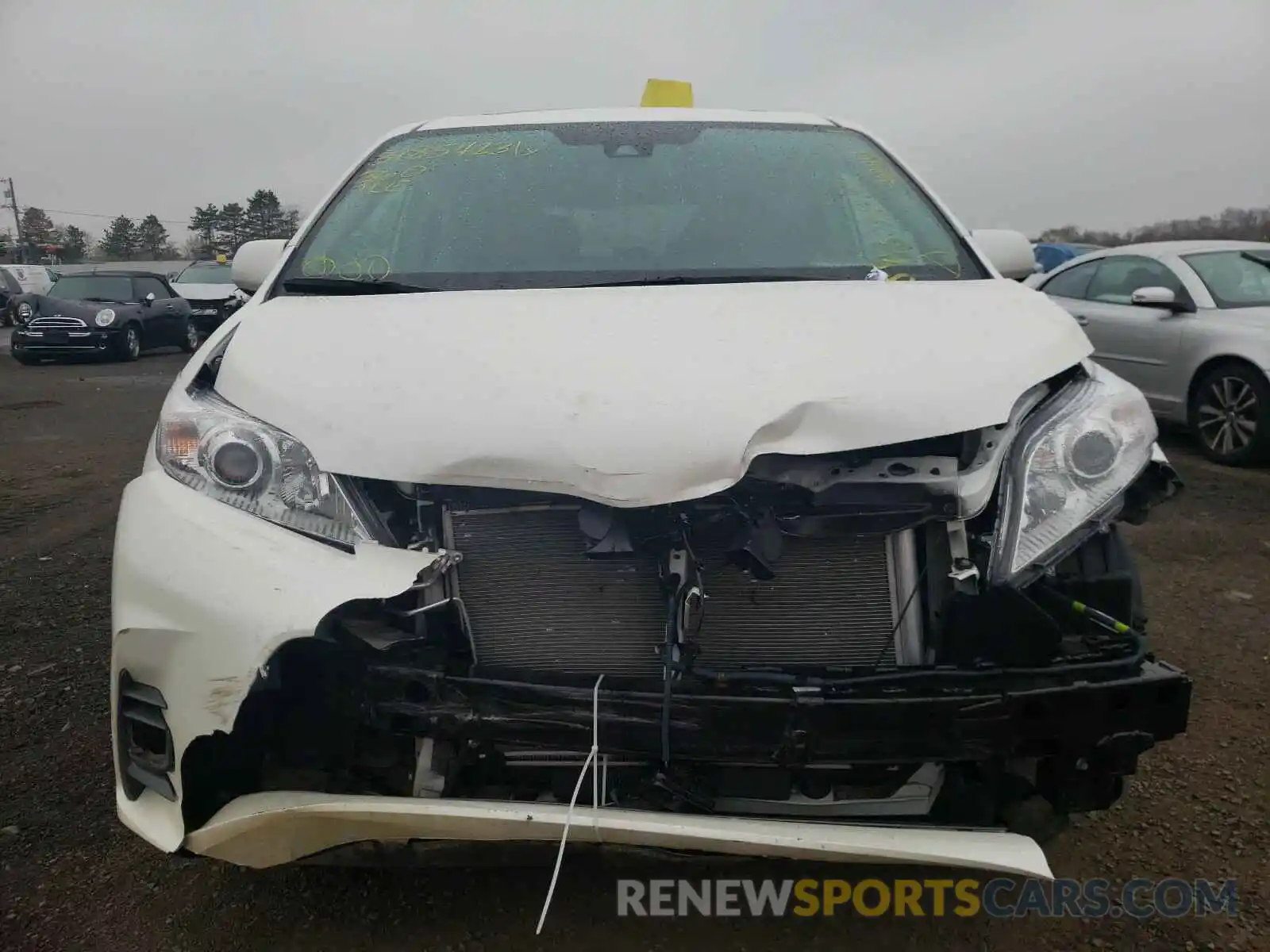 9 Photograph of a damaged car 5TDDZ3DC7LS249653 TOYOTA SIENNA 2020