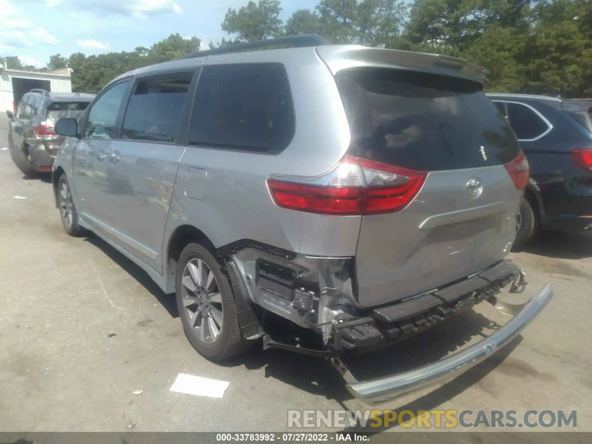 3 Photograph of a damaged car 5TDDZ3DC7LS251550 TOYOTA SIENNA 2020