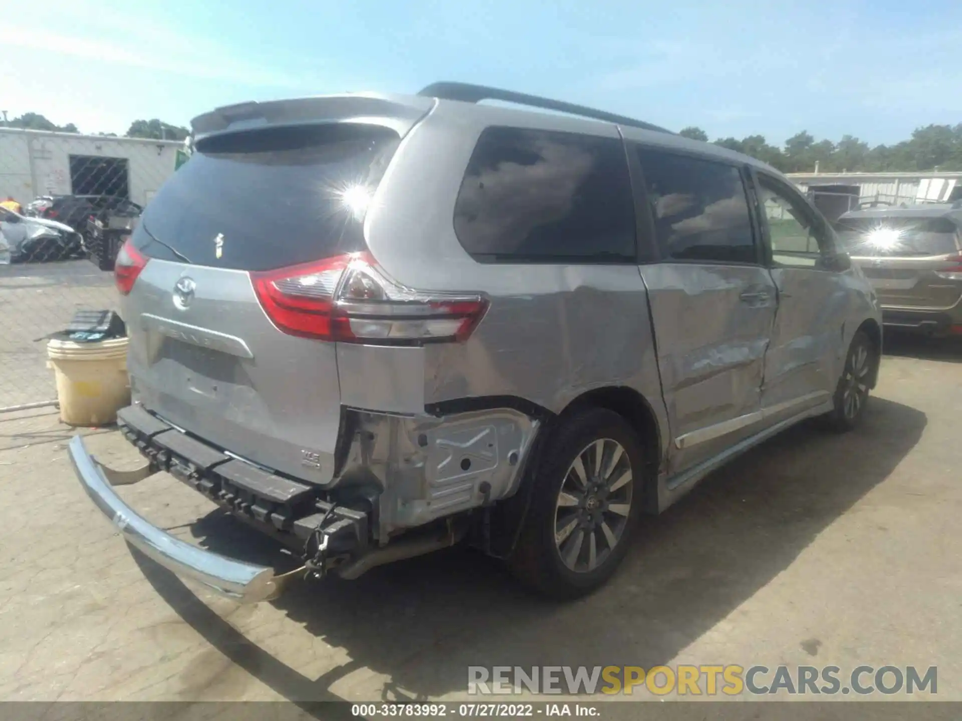 6 Photograph of a damaged car 5TDDZ3DC7LS251550 TOYOTA SIENNA 2020