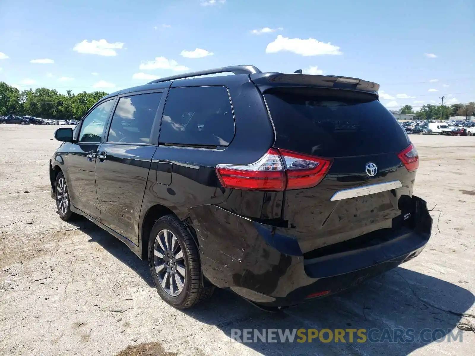 3 Photograph of a damaged car 5TDDZ3DC8LS228732 TOYOTA SIENNA 2020