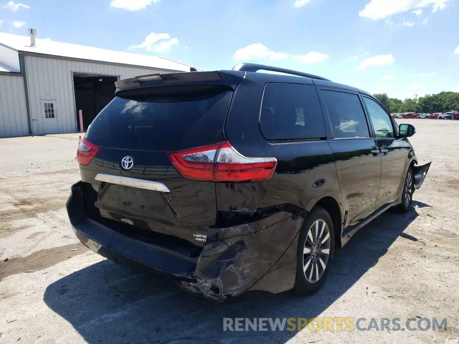 4 Photograph of a damaged car 5TDDZ3DC8LS228732 TOYOTA SIENNA 2020