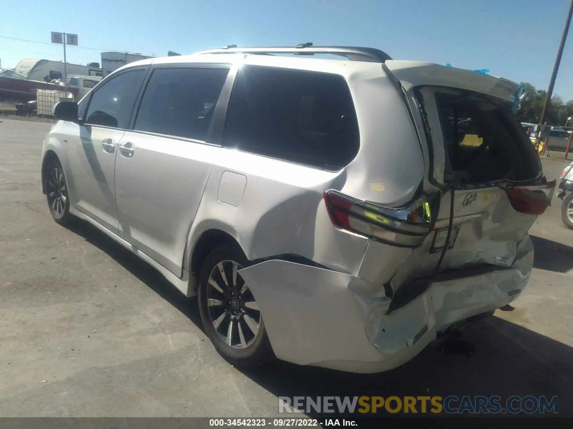 3 Photograph of a damaged car 5TDDZ3DC8LS232537 TOYOTA SIENNA 2020