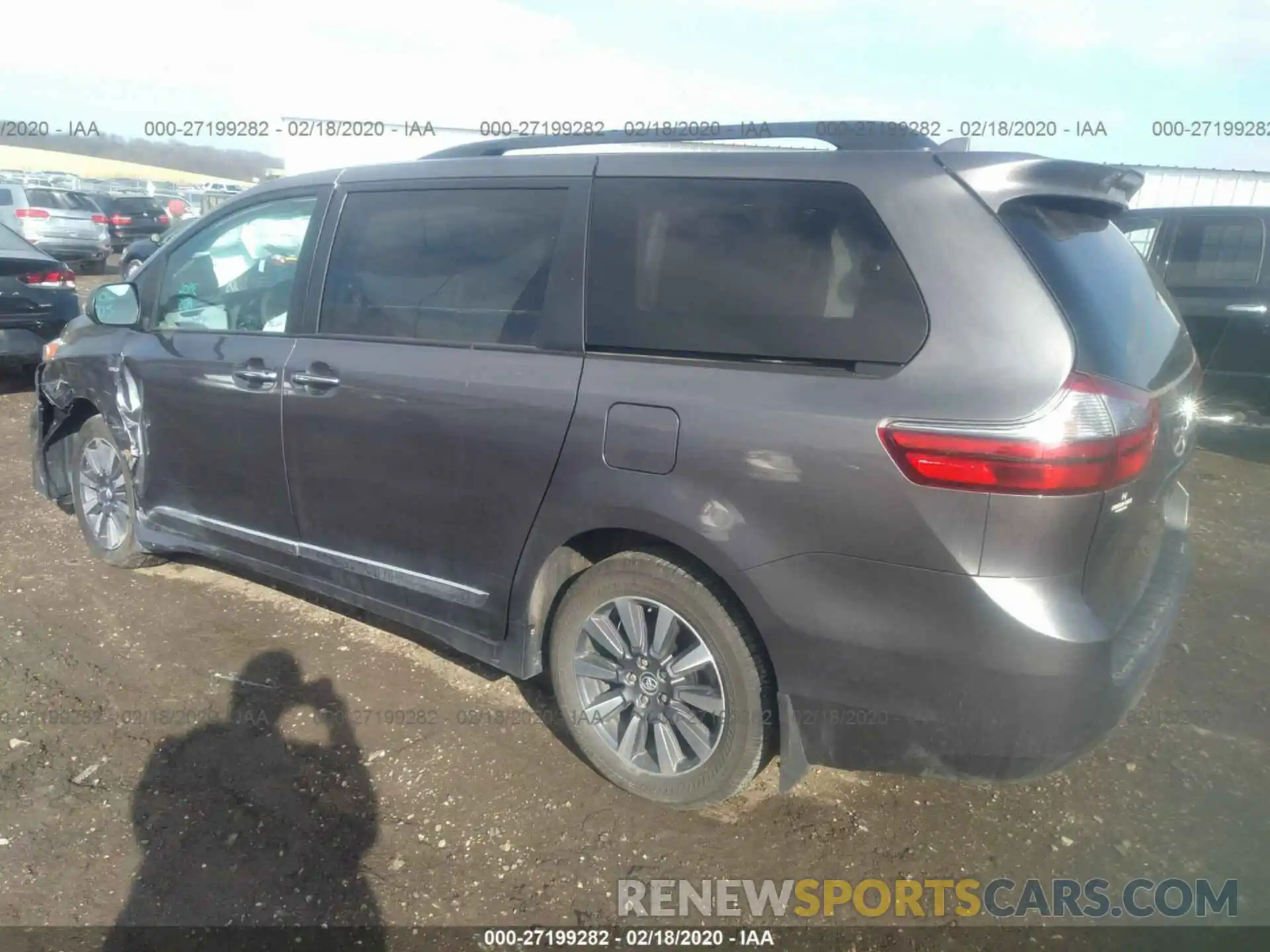 3 Photograph of a damaged car 5TDDZ3DC8LS234210 TOYOTA SIENNA 2020