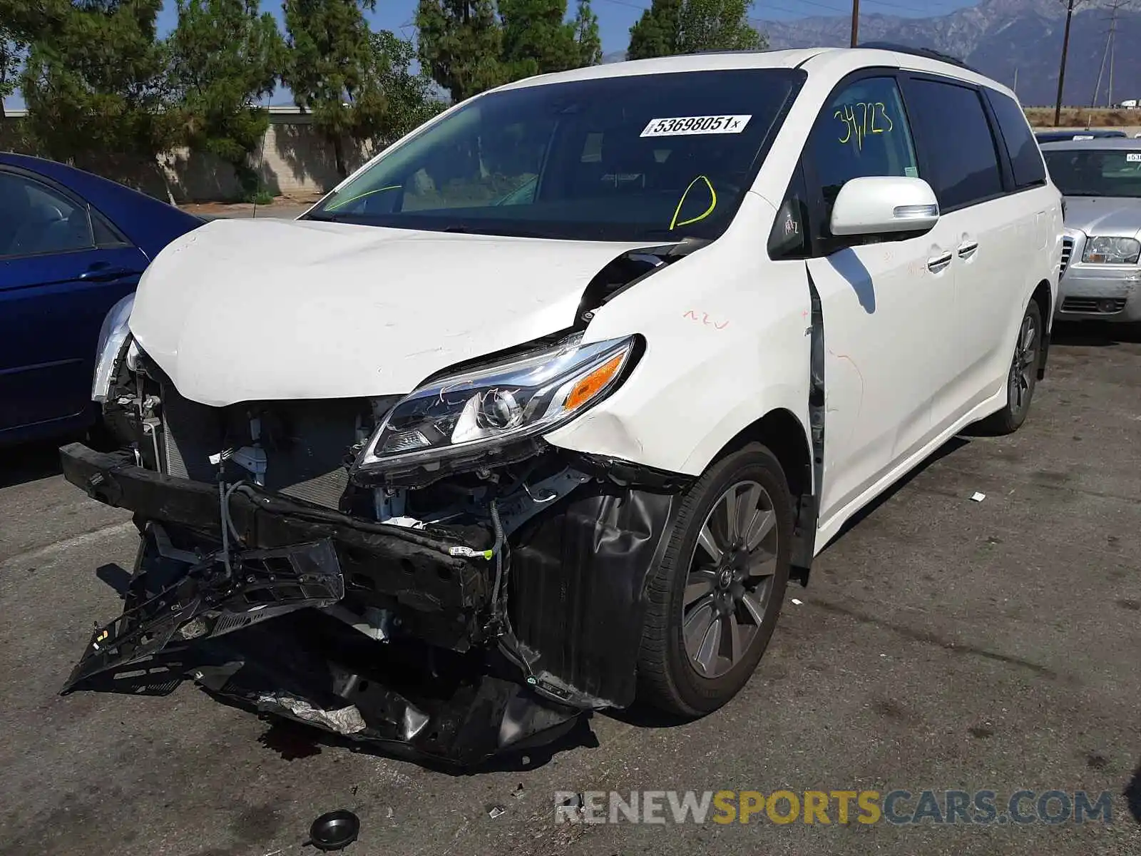 2 Photograph of a damaged car 5TDDZ3DC8LS236538 TOYOTA SIENNA 2020