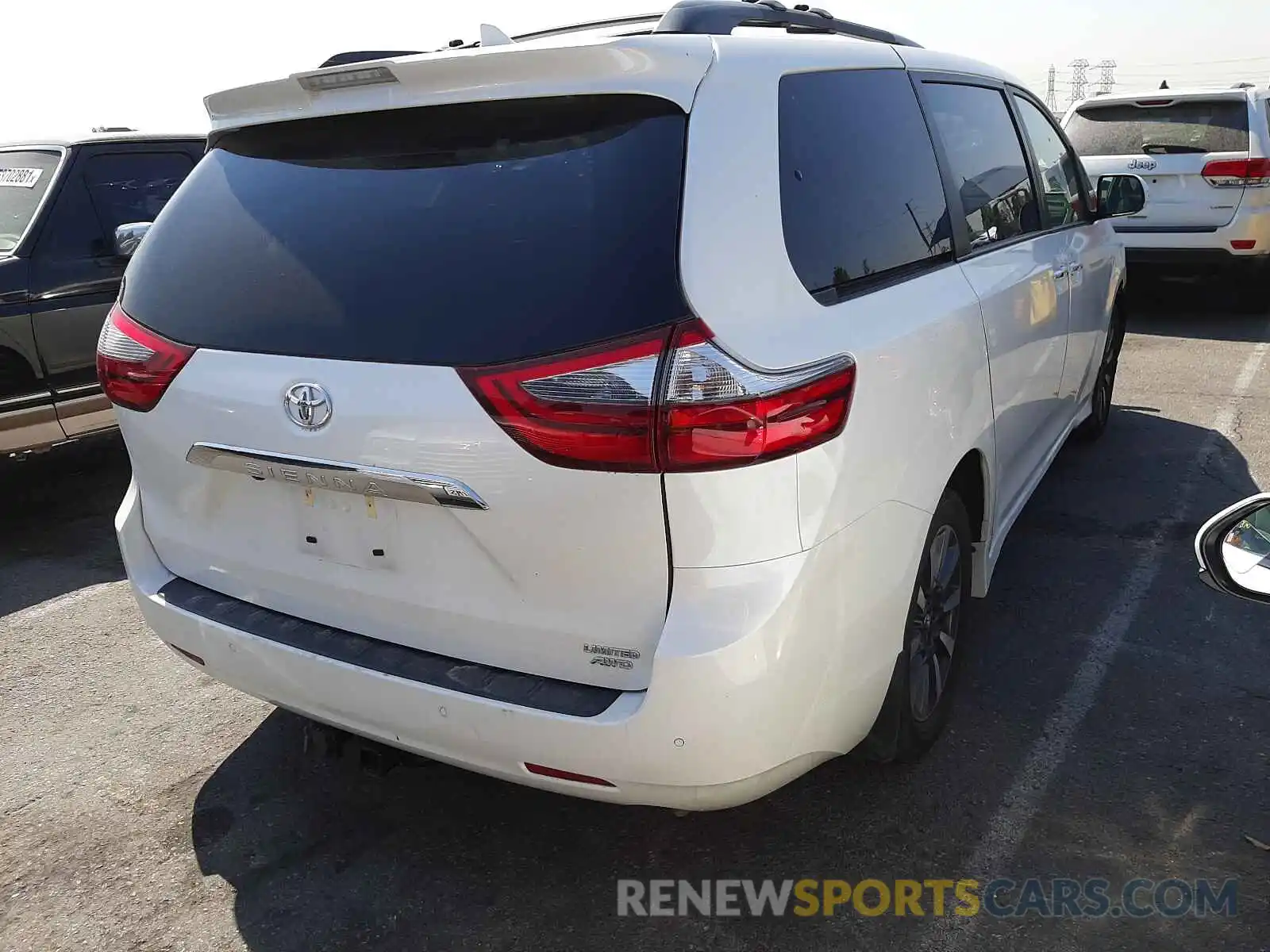 4 Photograph of a damaged car 5TDDZ3DC8LS236538 TOYOTA SIENNA 2020