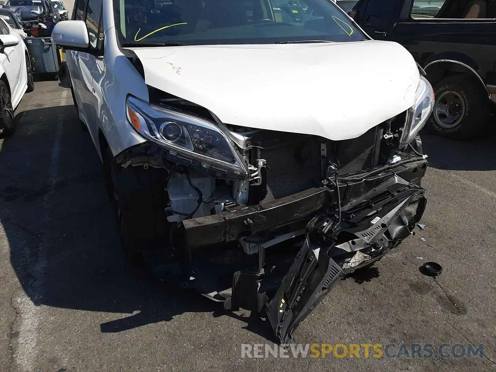 9 Photograph of a damaged car 5TDDZ3DC8LS236538 TOYOTA SIENNA 2020