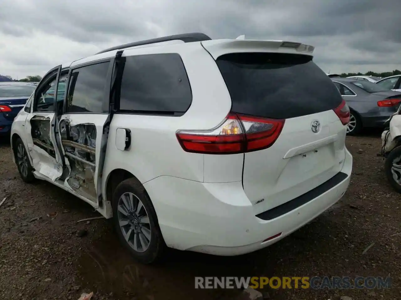 3 Photograph of a damaged car 5TDDZ3DC8LS241903 TOYOTA SIENNA 2020