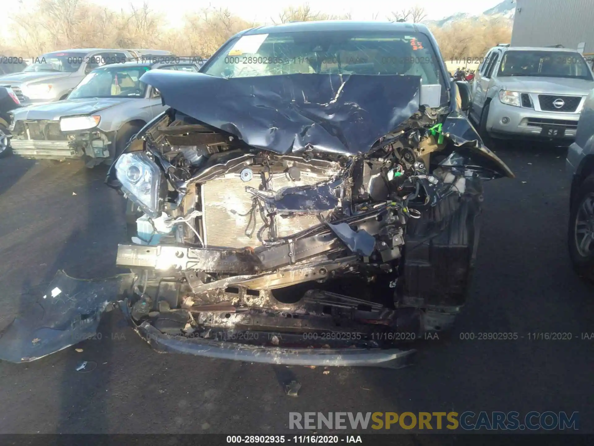 6 Photograph of a damaged car 5TDDZ3DC8LS242582 TOYOTA SIENNA 2020