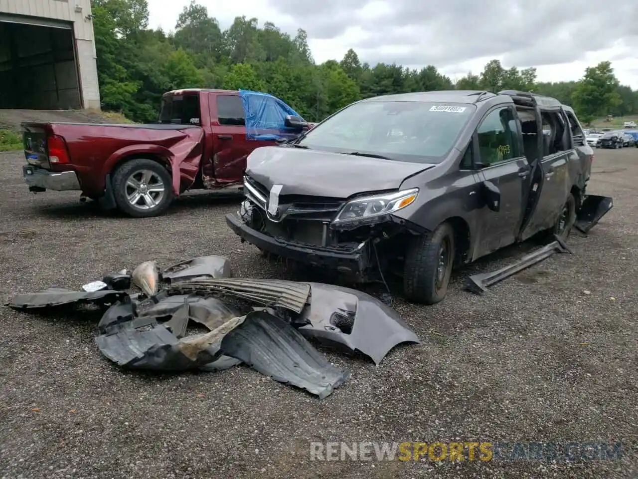 2 Photograph of a damaged car 5TDDZ3DC8LS245627 TOYOTA SIENNA 2020