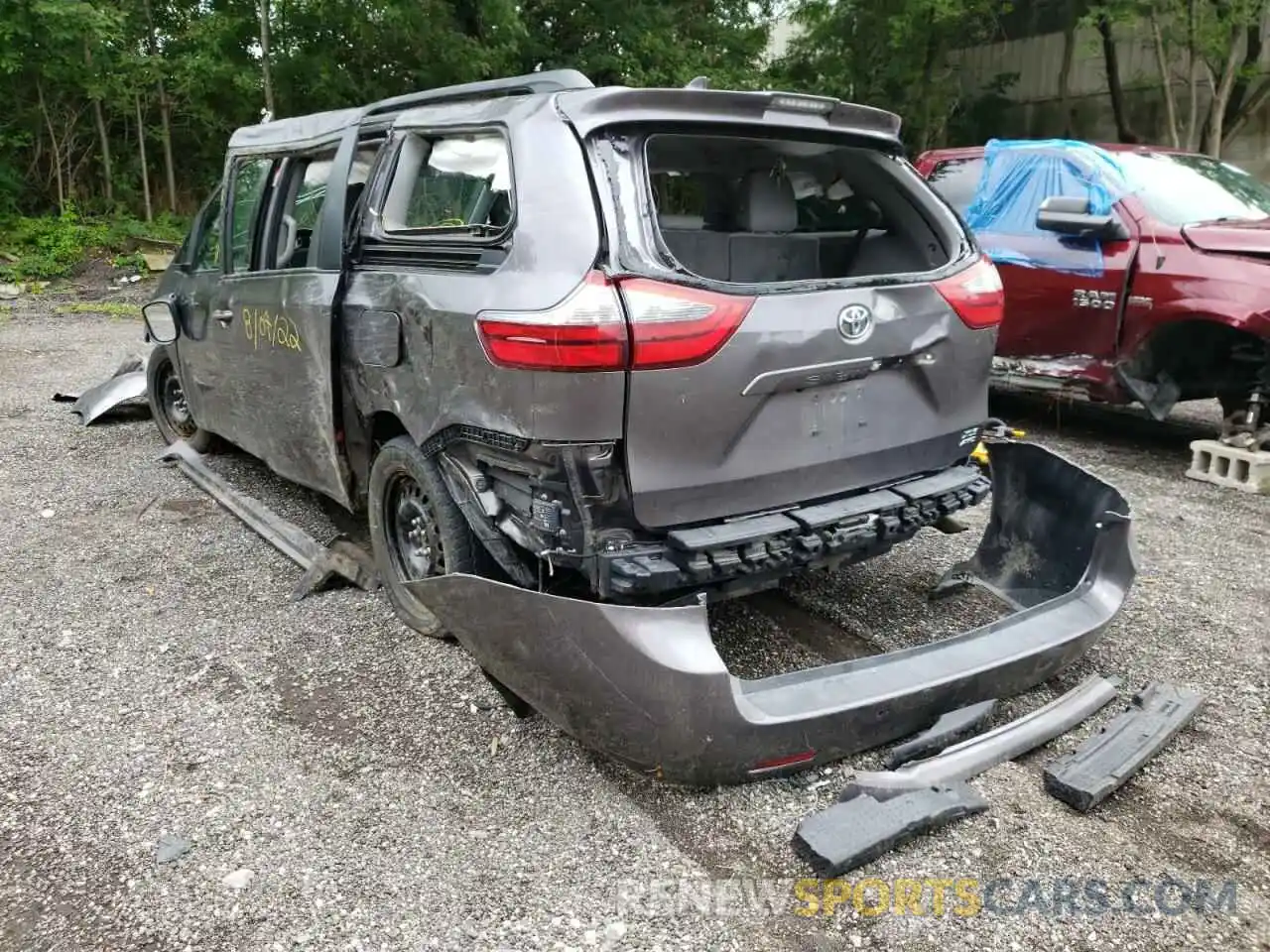 3 Photograph of a damaged car 5TDDZ3DC8LS245627 TOYOTA SIENNA 2020