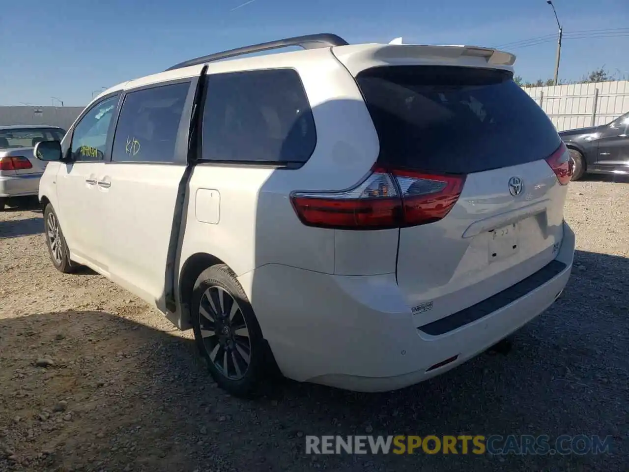 3 Photograph of a damaged car 5TDDZ3DC8LS247409 TOYOTA SIENNA 2020