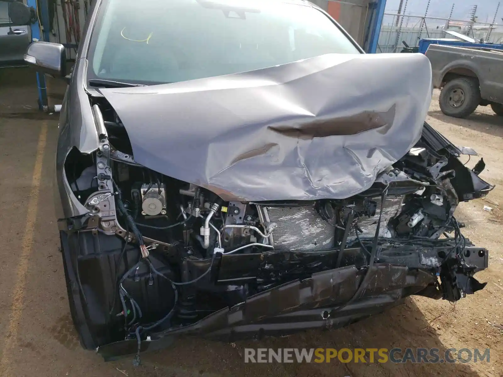 9 Photograph of a damaged car 5TDDZ3DC8LS251346 TOYOTA SIENNA 2020