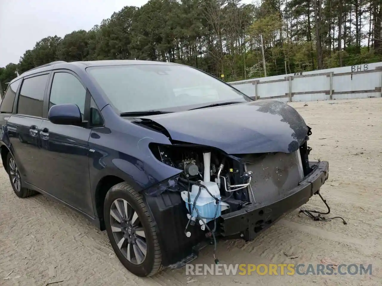 1 Photograph of a damaged car 5TDDZ3DC9LS229338 TOYOTA SIENNA 2020