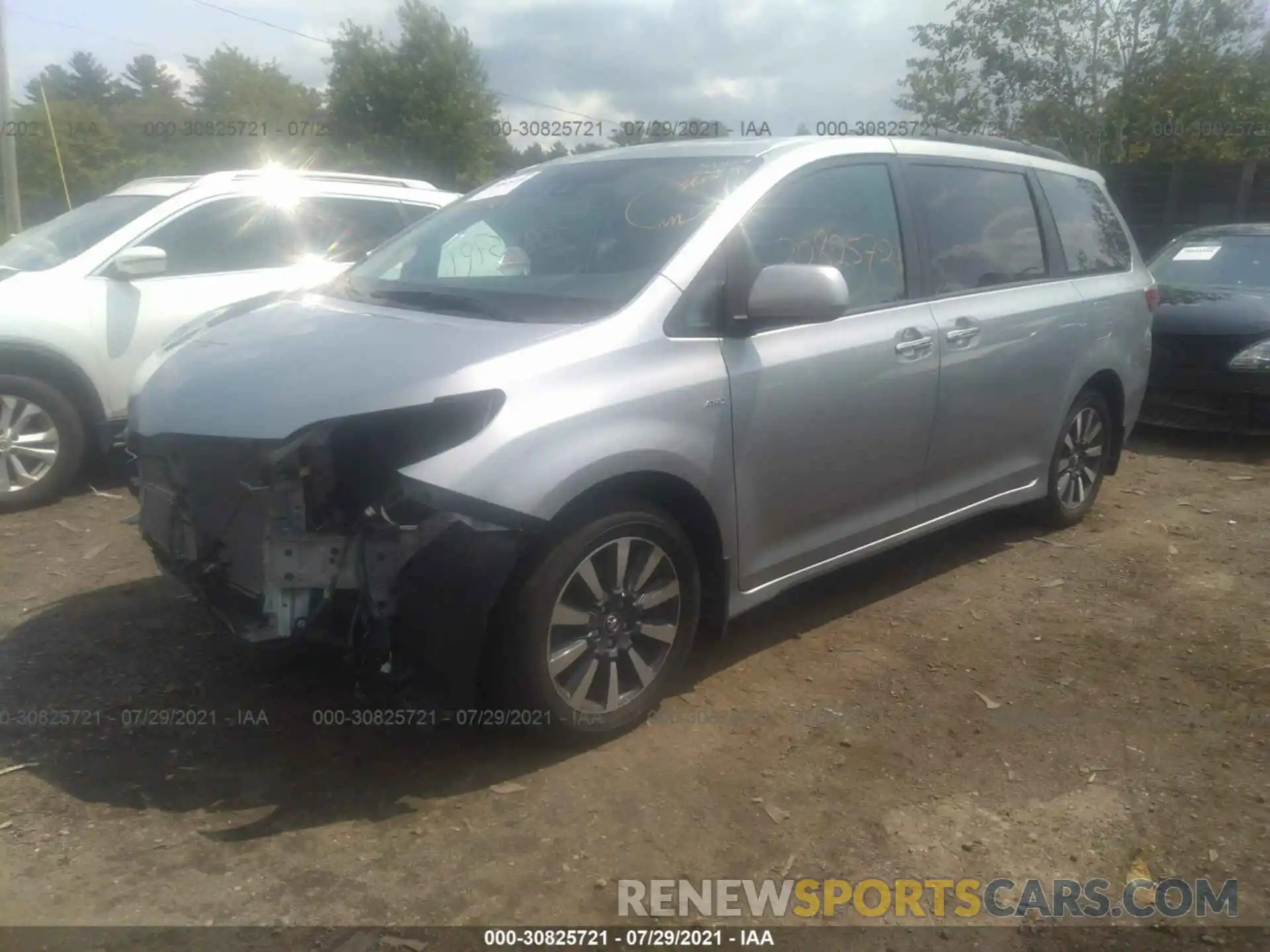 2 Photograph of a damaged car 5TDDZ3DC9LS235351 TOYOTA SIENNA 2020