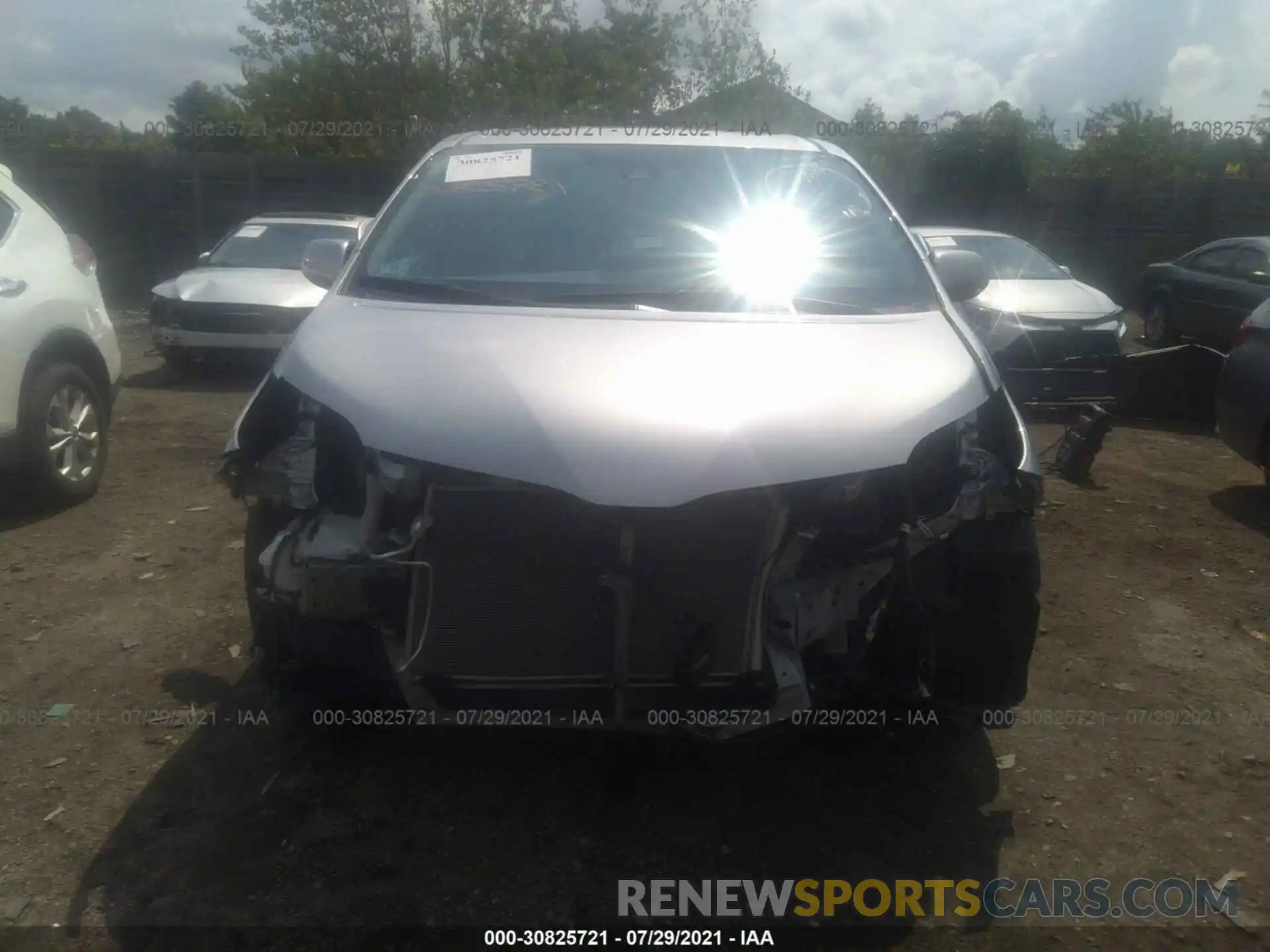 6 Photograph of a damaged car 5TDDZ3DC9LS235351 TOYOTA SIENNA 2020