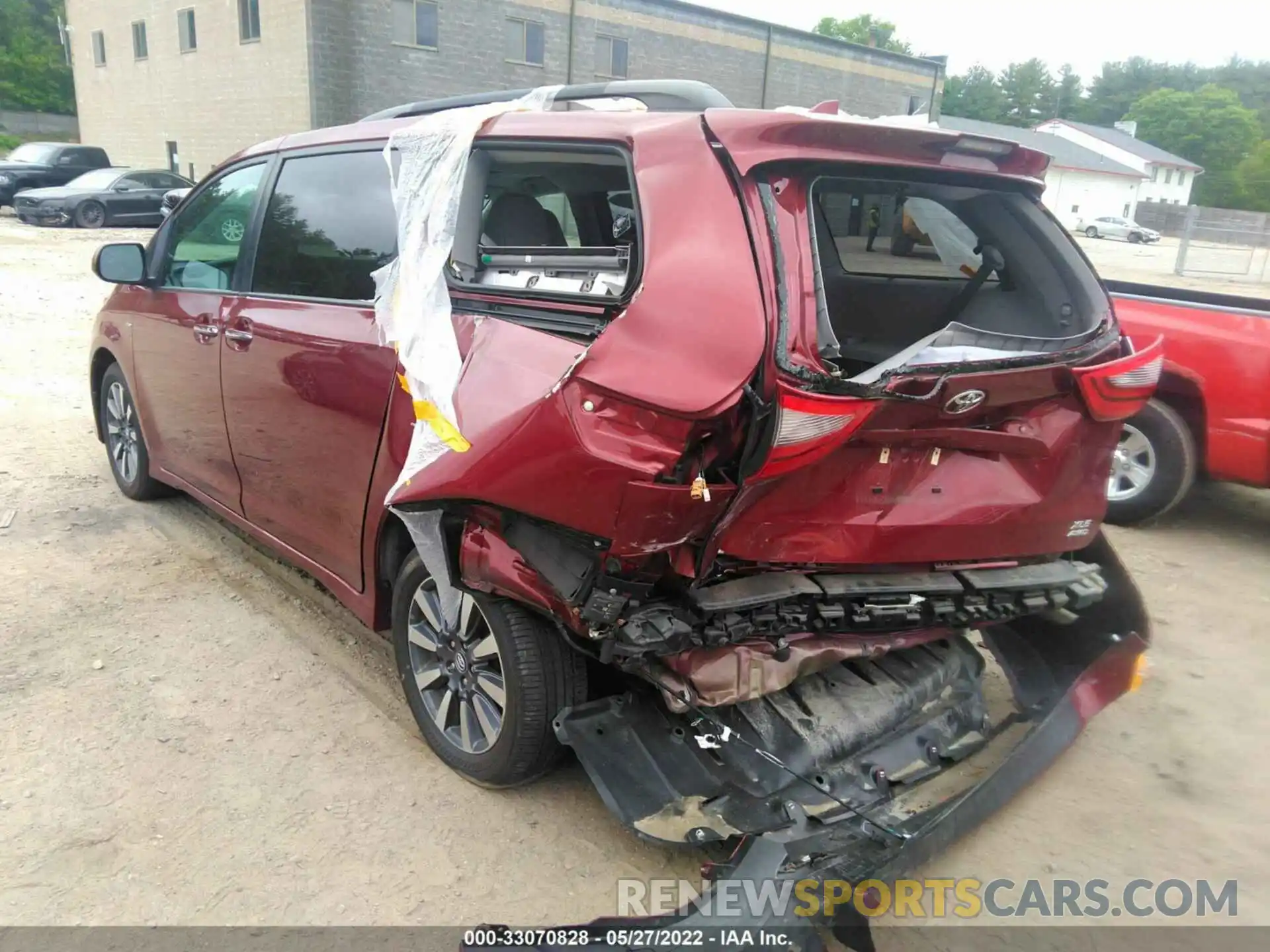 3 Photograph of a damaged car 5TDDZ3DC9LS236354 TOYOTA SIENNA 2020