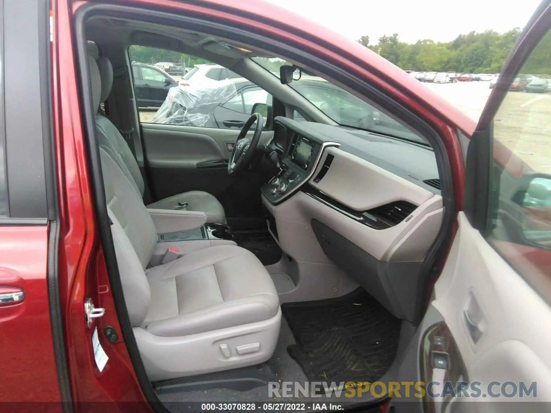 5 Photograph of a damaged car 5TDDZ3DC9LS236354 TOYOTA SIENNA 2020