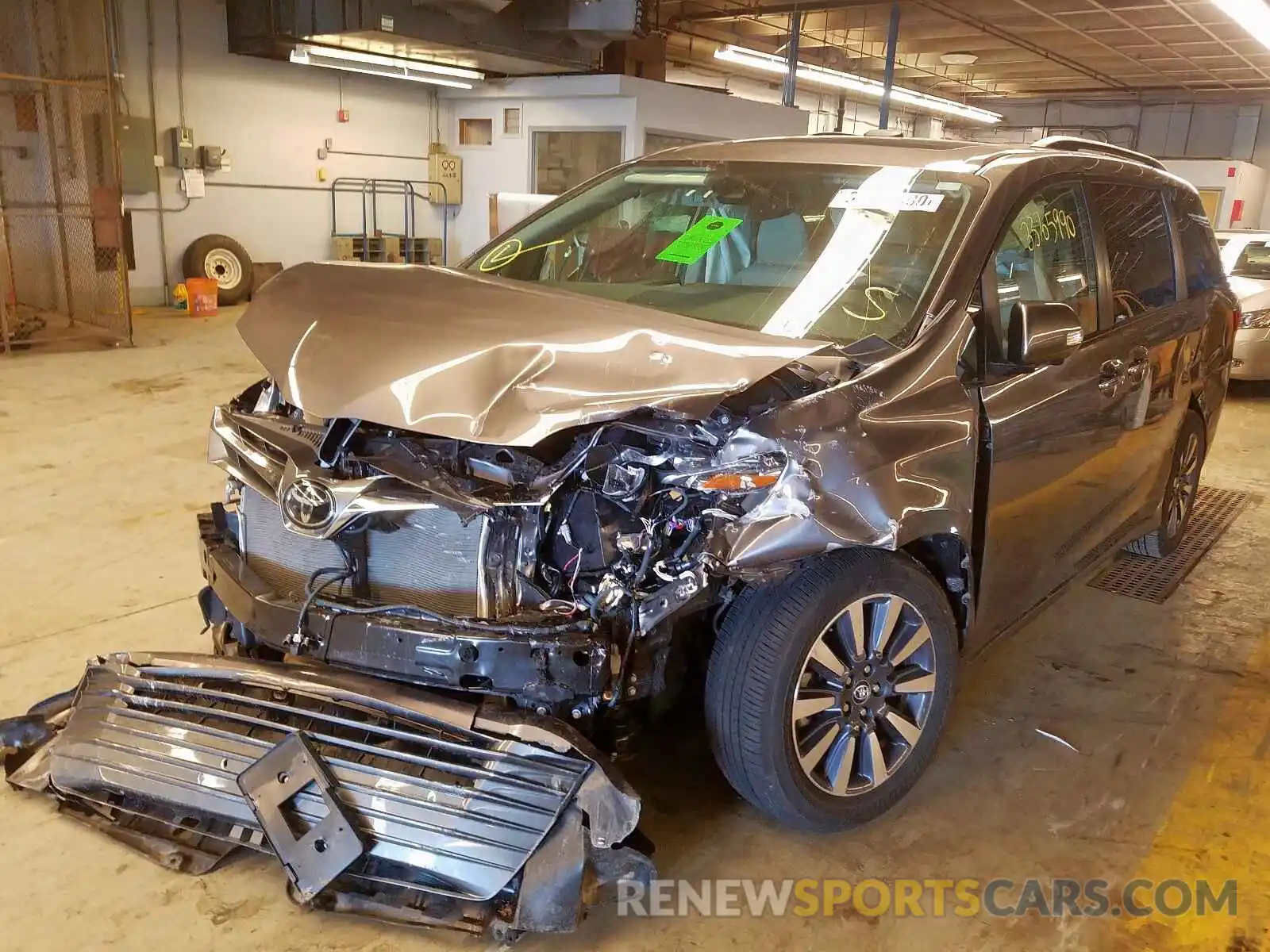 2 Photograph of a damaged car 5TDDZ3DC9LS239318 TOYOTA SIENNA 2020