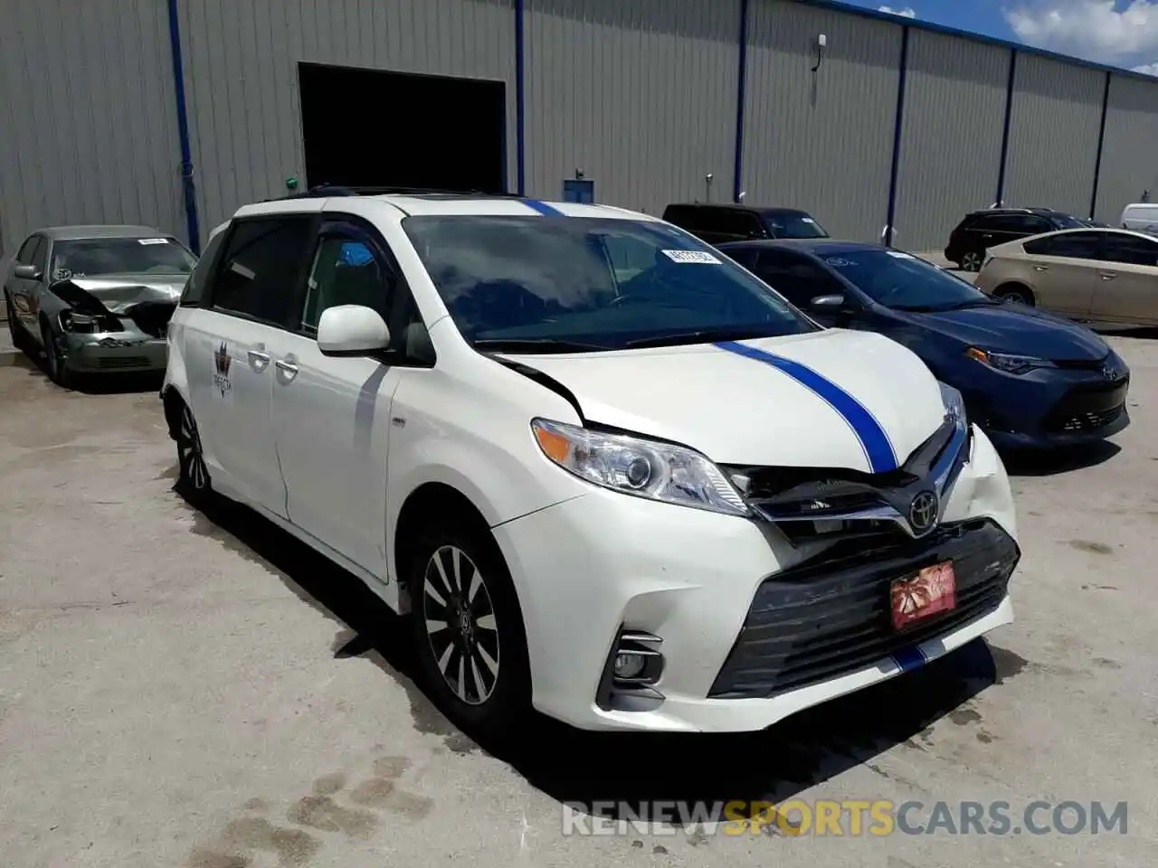 1 Photograph of a damaged car 5TDDZ3DC9LS241425 TOYOTA SIENNA 2020