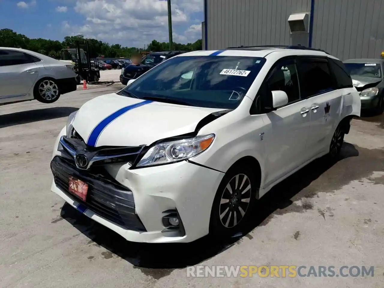 2 Photograph of a damaged car 5TDDZ3DC9LS241425 TOYOTA SIENNA 2020