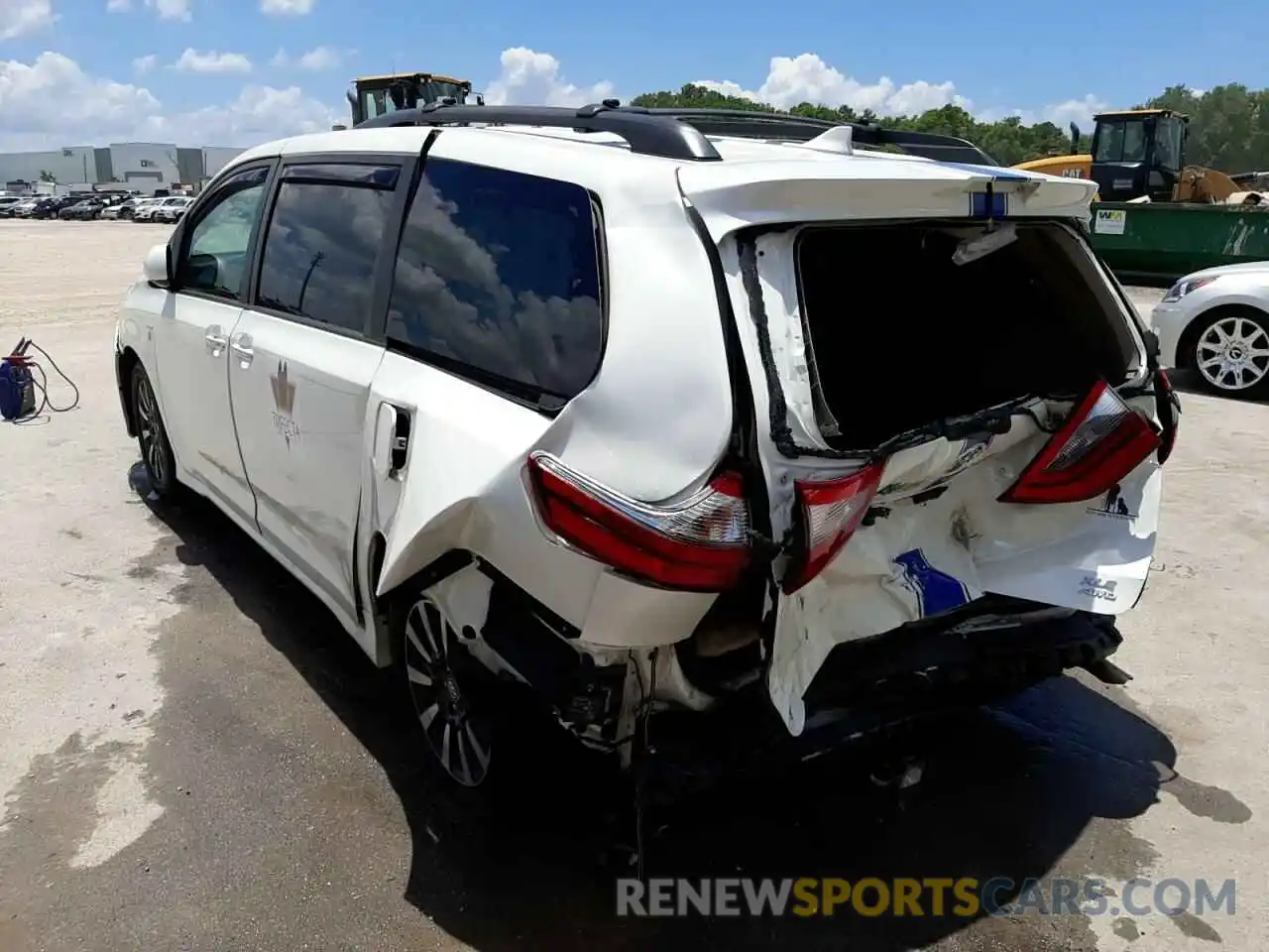 3 Photograph of a damaged car 5TDDZ3DC9LS241425 TOYOTA SIENNA 2020