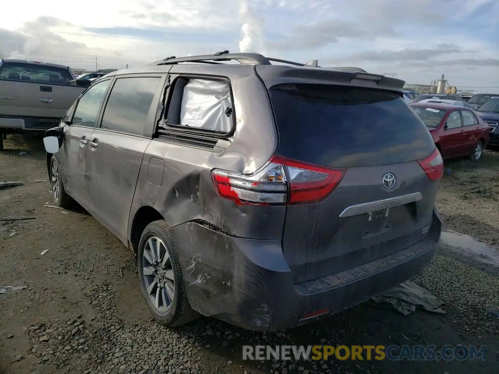 3 Photograph of a damaged car 5TDDZ3DC9LS250836 TOYOTA SIENNA 2020