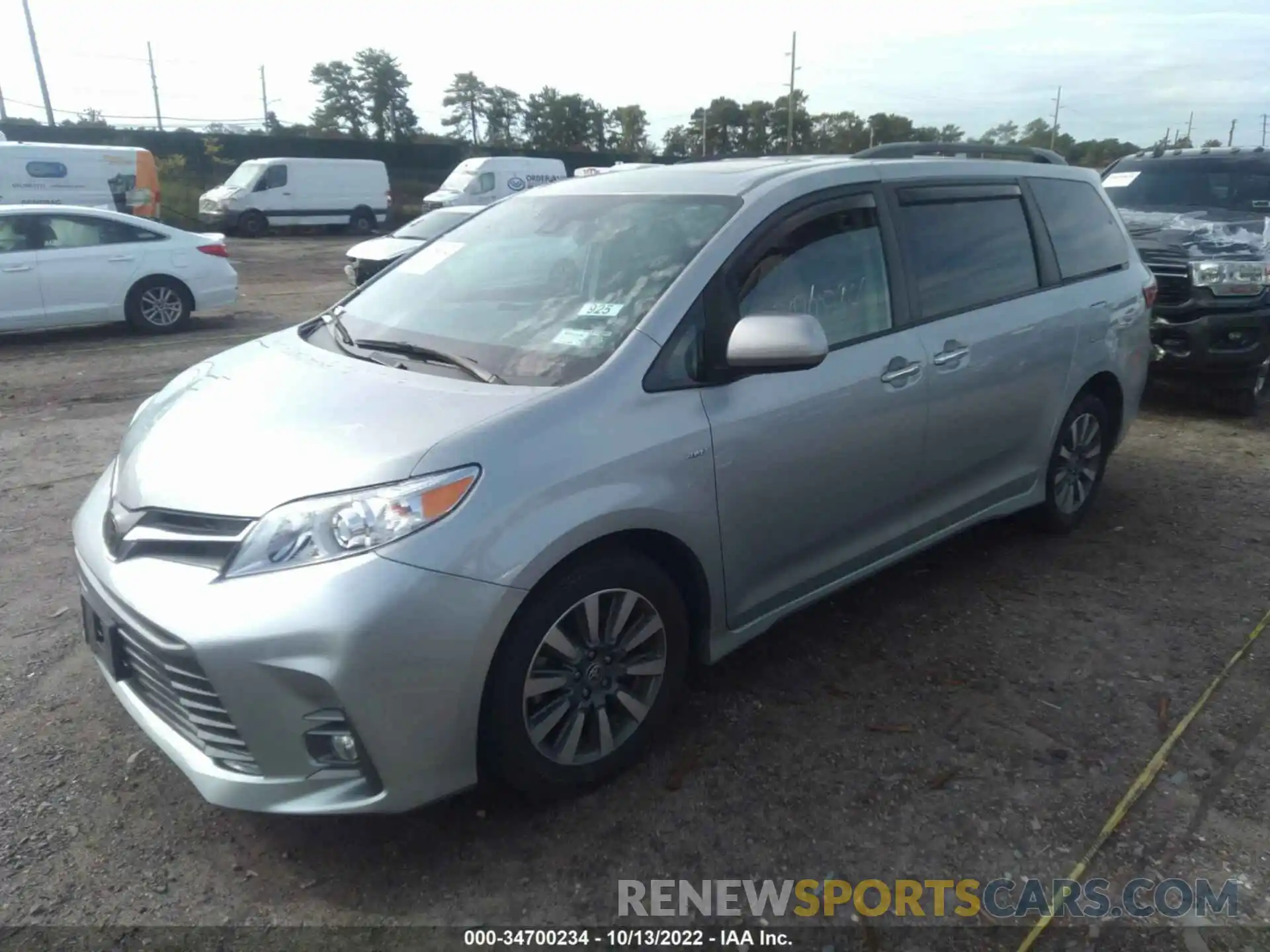 2 Photograph of a damaged car 5TDDZ3DC9LS252067 TOYOTA SIENNA 2020