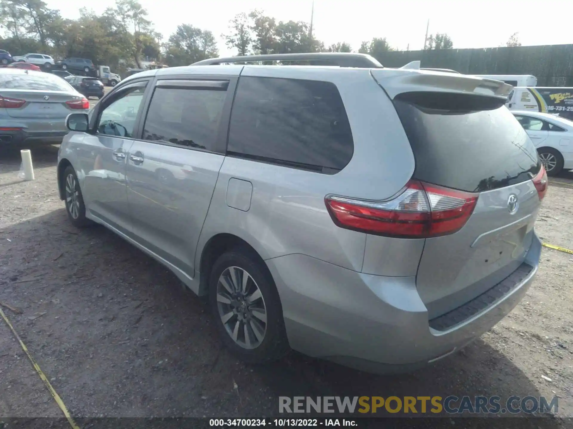 3 Photograph of a damaged car 5TDDZ3DC9LS252067 TOYOTA SIENNA 2020