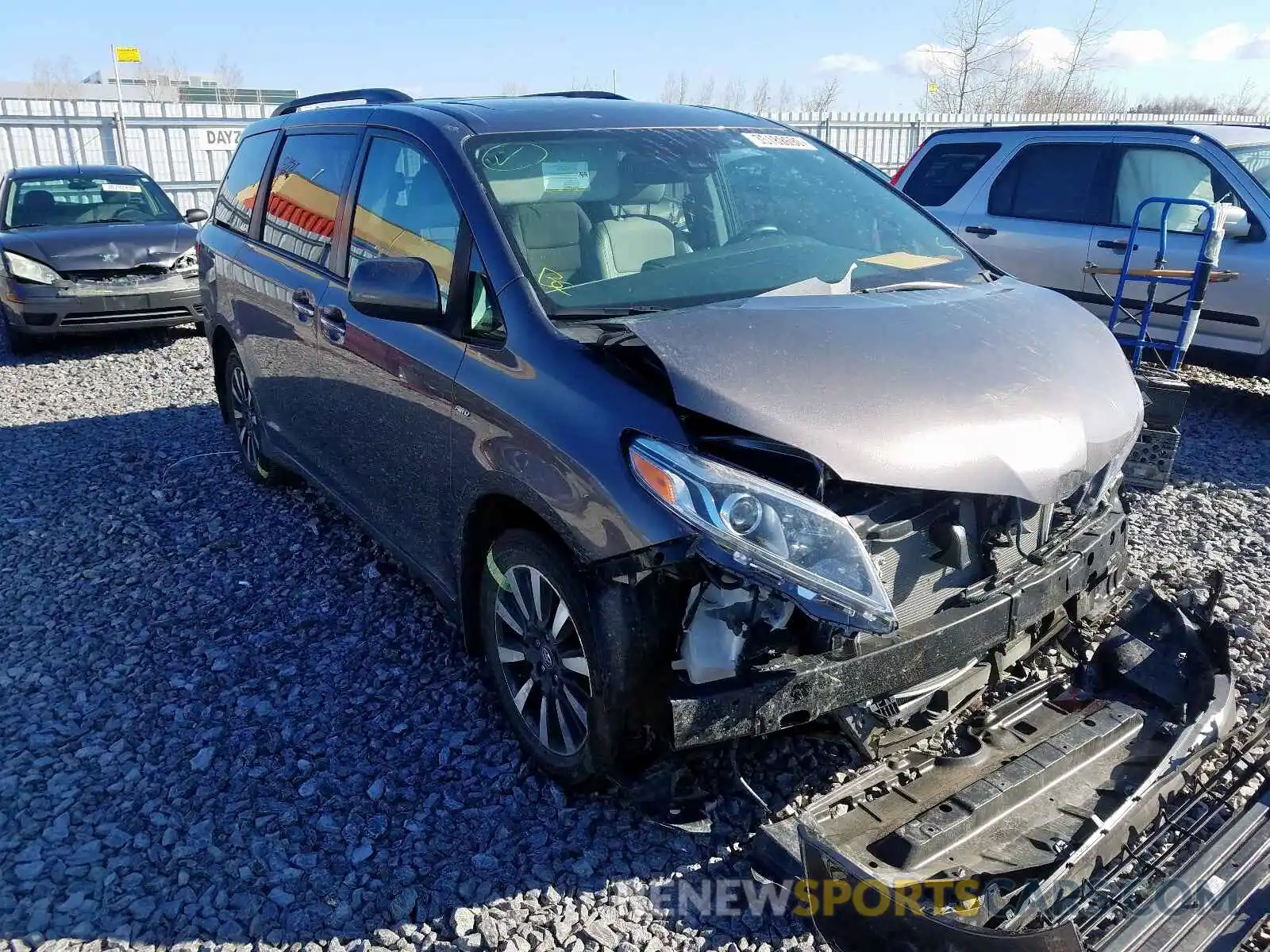 1 Photograph of a damaged car 5TDDZ3DCXLS230952 TOYOTA SIENNA 2020