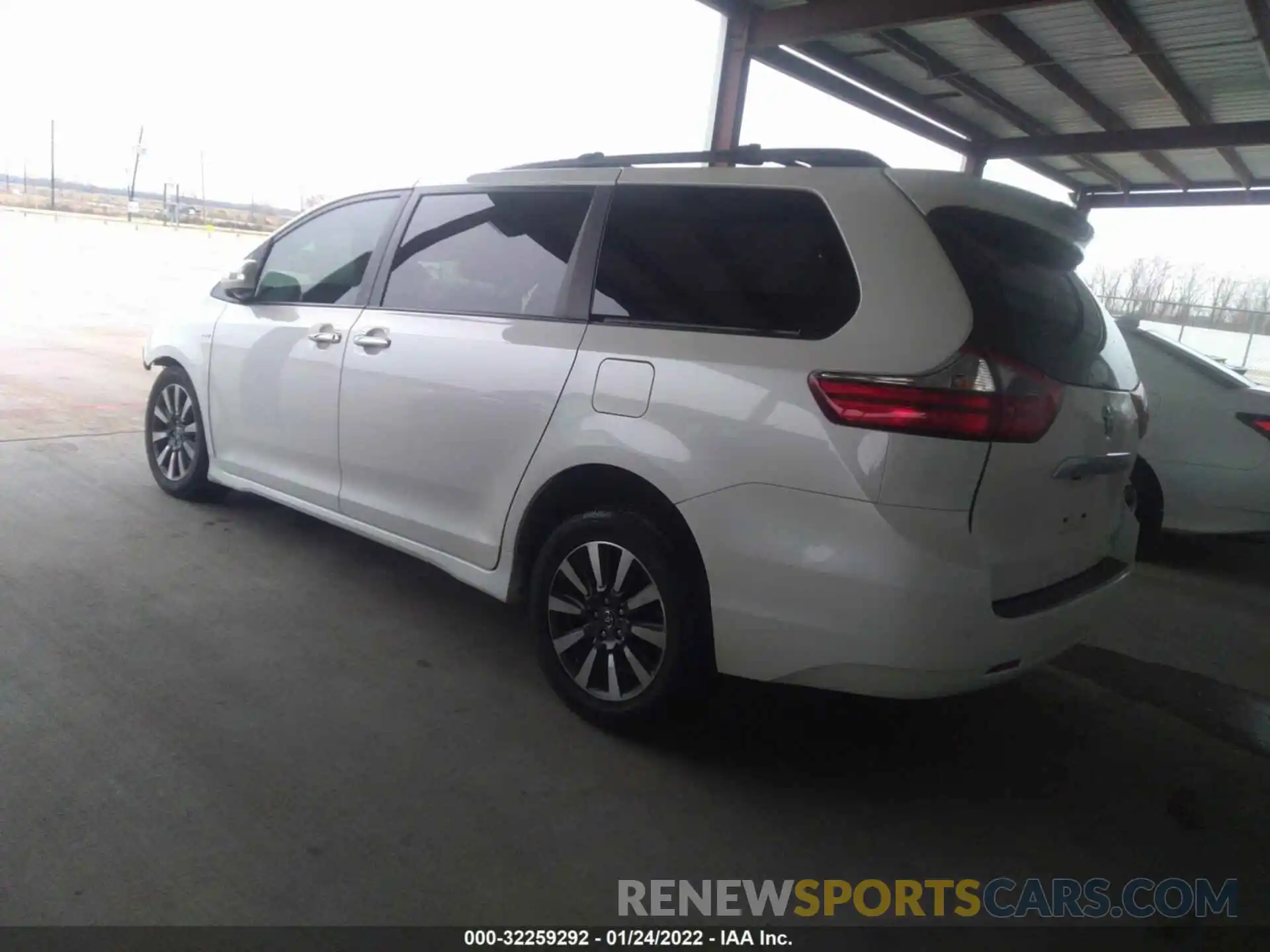 3 Photograph of a damaged car 5TDDZ3DCXLS232488 TOYOTA SIENNA 2020