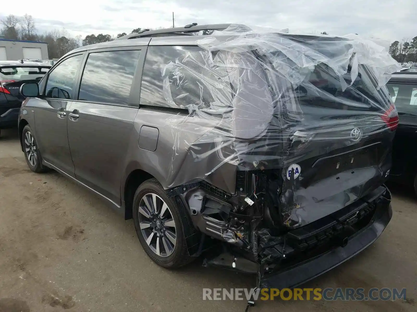 3 Photograph of a damaged car 5TDDZ3DCXLS239862 TOYOTA SIENNA 2020