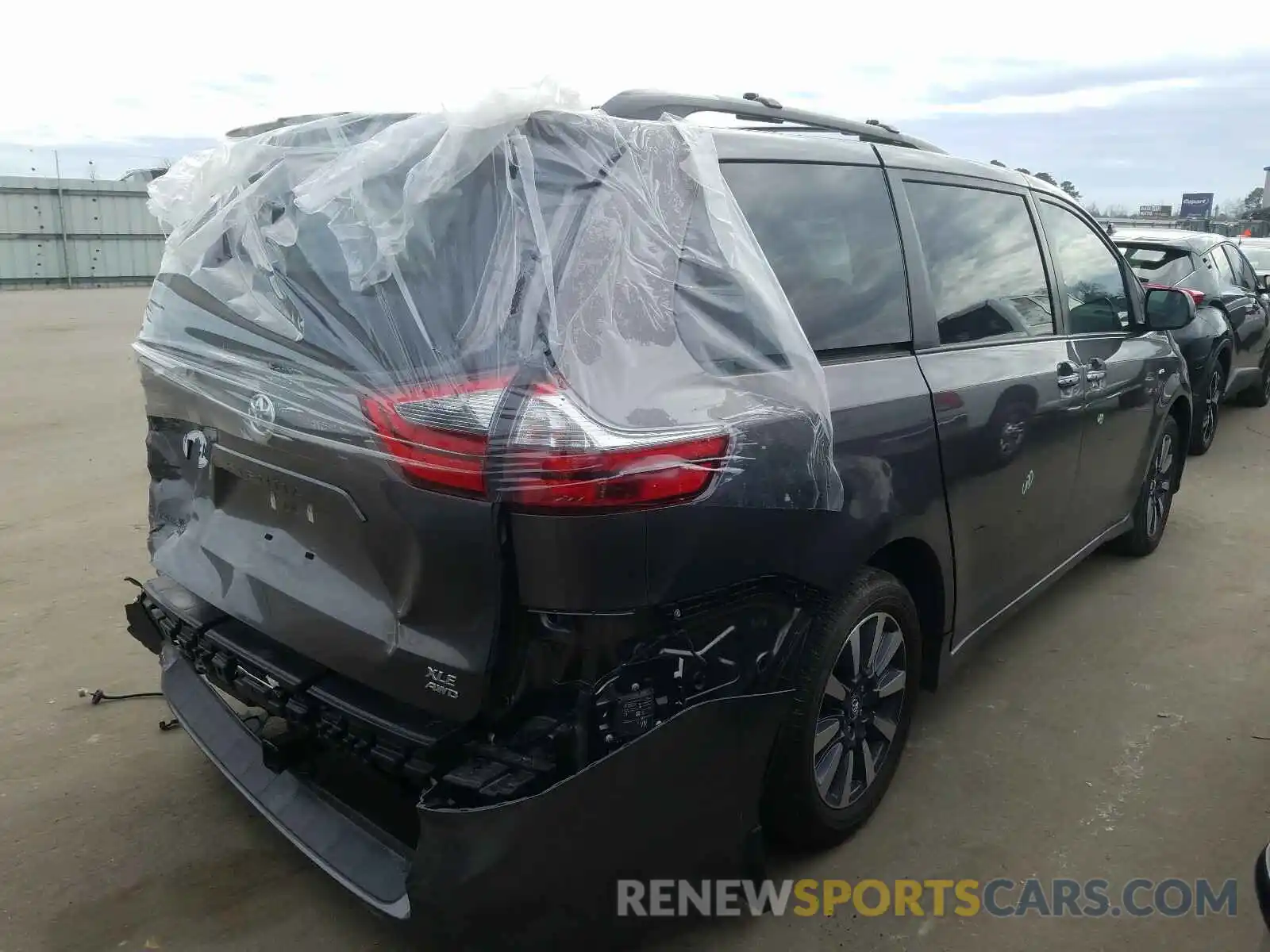 4 Photograph of a damaged car 5TDDZ3DCXLS239862 TOYOTA SIENNA 2020