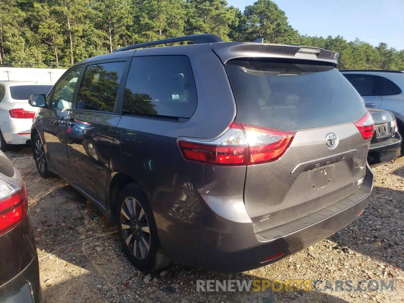 3 Photograph of a damaged car 5TDDZ3DCXLS241319 TOYOTA SIENNA 2020