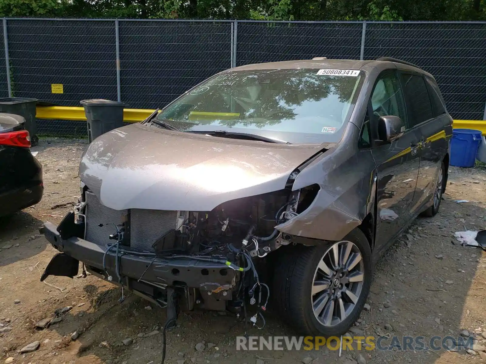 2 Photograph of a damaged car 5TDDZ3DCXLS242261 TOYOTA SIENNA 2020