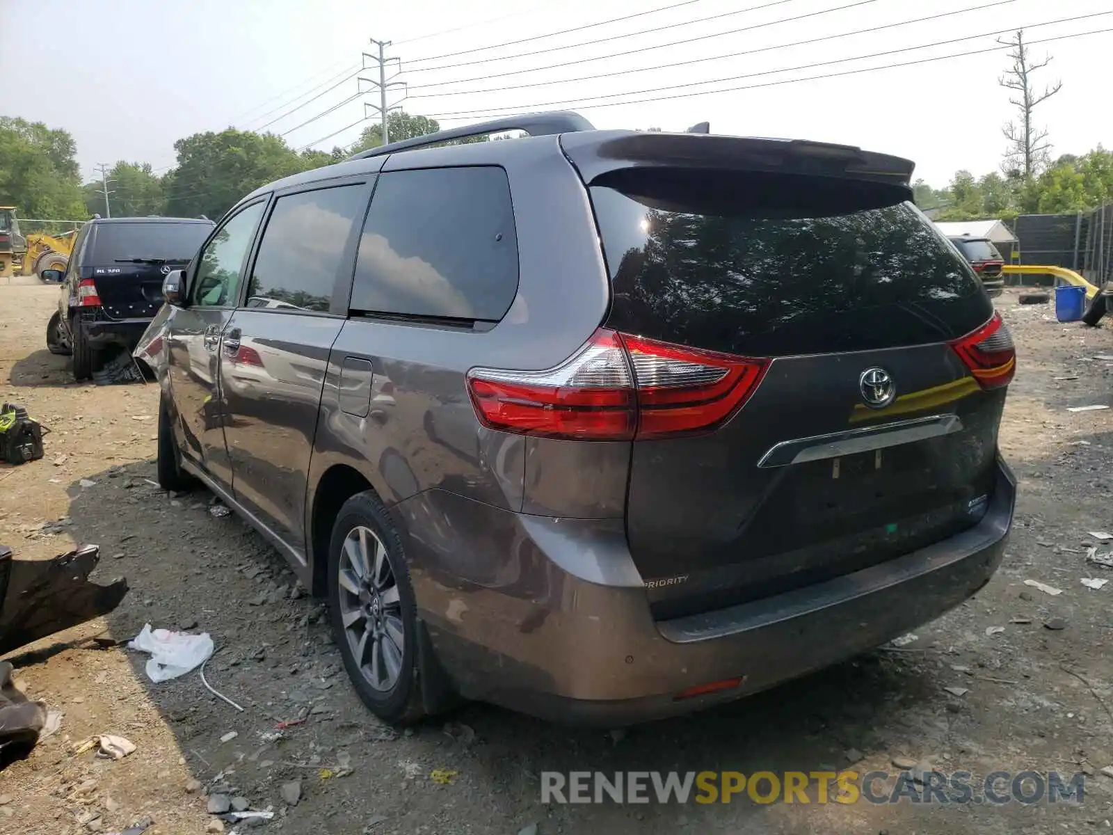 3 Photograph of a damaged car 5TDDZ3DCXLS242261 TOYOTA SIENNA 2020