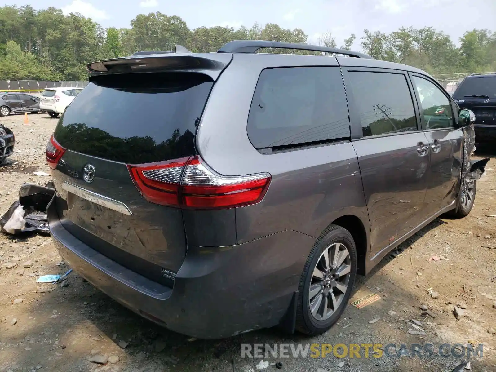 4 Photograph of a damaged car 5TDDZ3DCXLS242261 TOYOTA SIENNA 2020