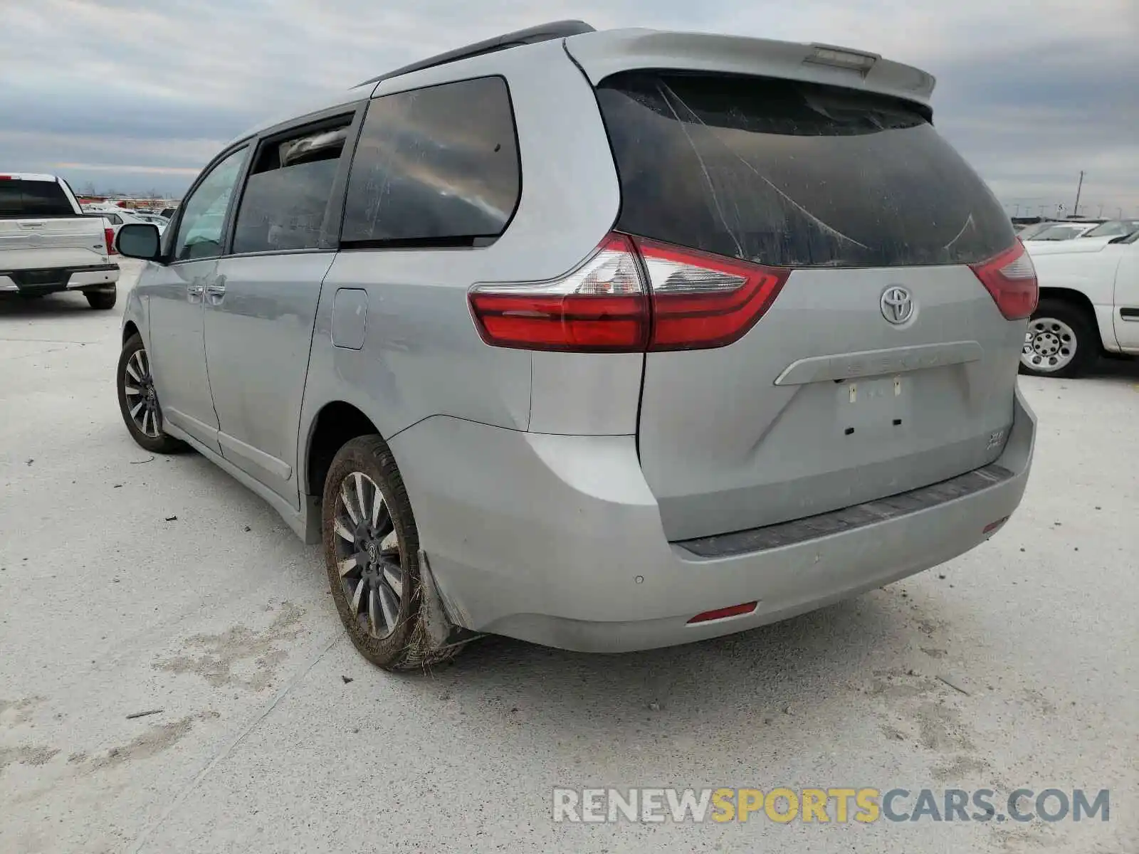 3 Photograph of a damaged car 5TDDZ3DCXLS252210 TOYOTA SIENNA 2020