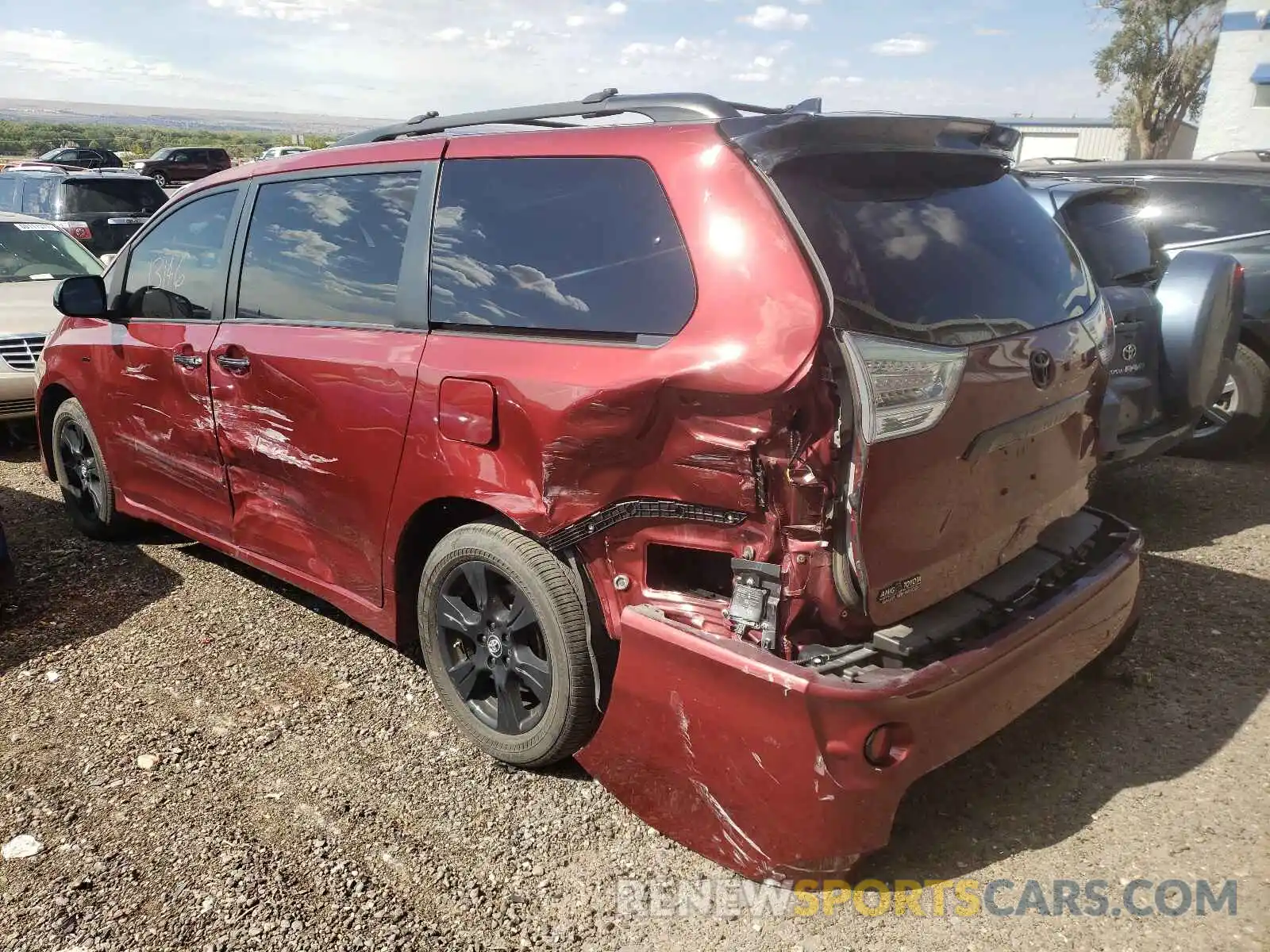 9 Photograph of a damaged car 5TDEZ3DC1LS230729 TOYOTA SIENNA 2020