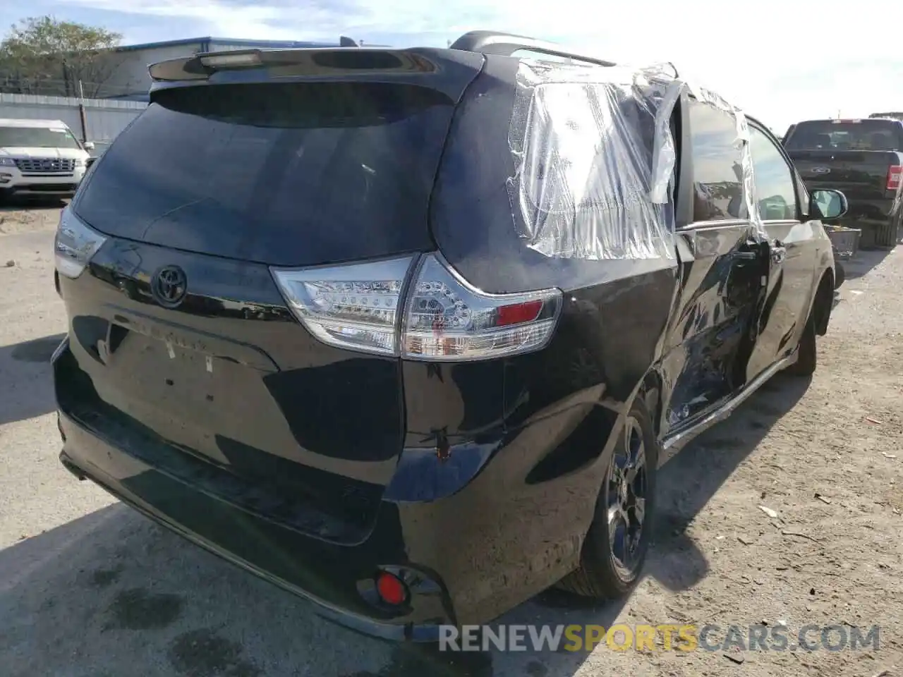 4 Photograph of a damaged car 5TDEZ3DC3LS250657 TOYOTA SIENNA 2020