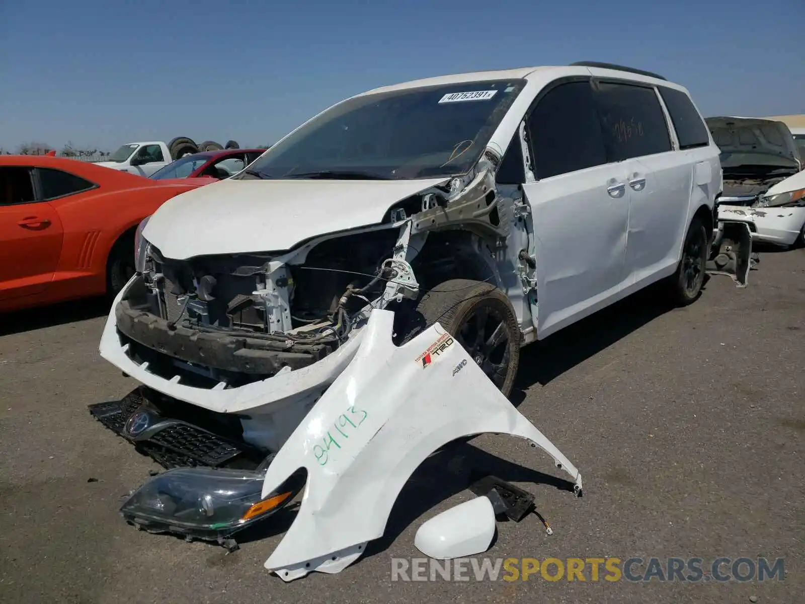 2 Photograph of a damaged car 5TDEZ3DC9LS233345 TOYOTA SIENNA 2020