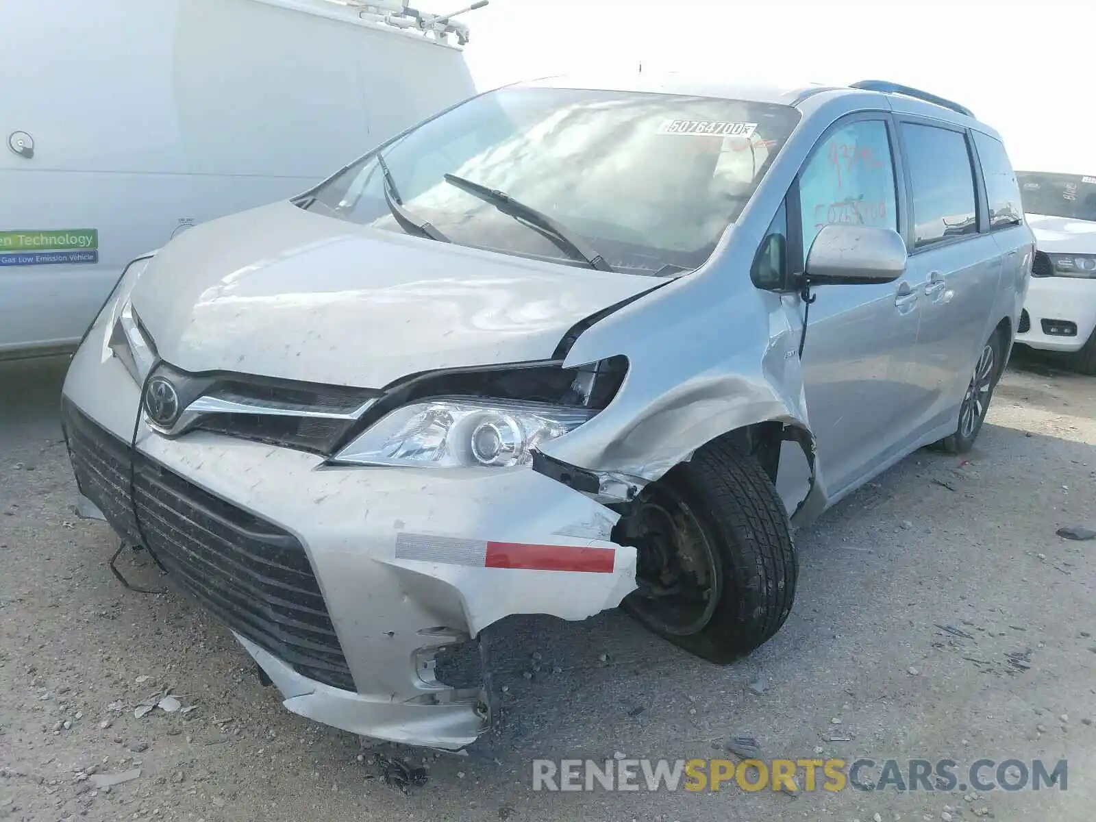 2 Photograph of a damaged car 5TDJZ3DC0LS230560 TOYOTA SIENNA 2020