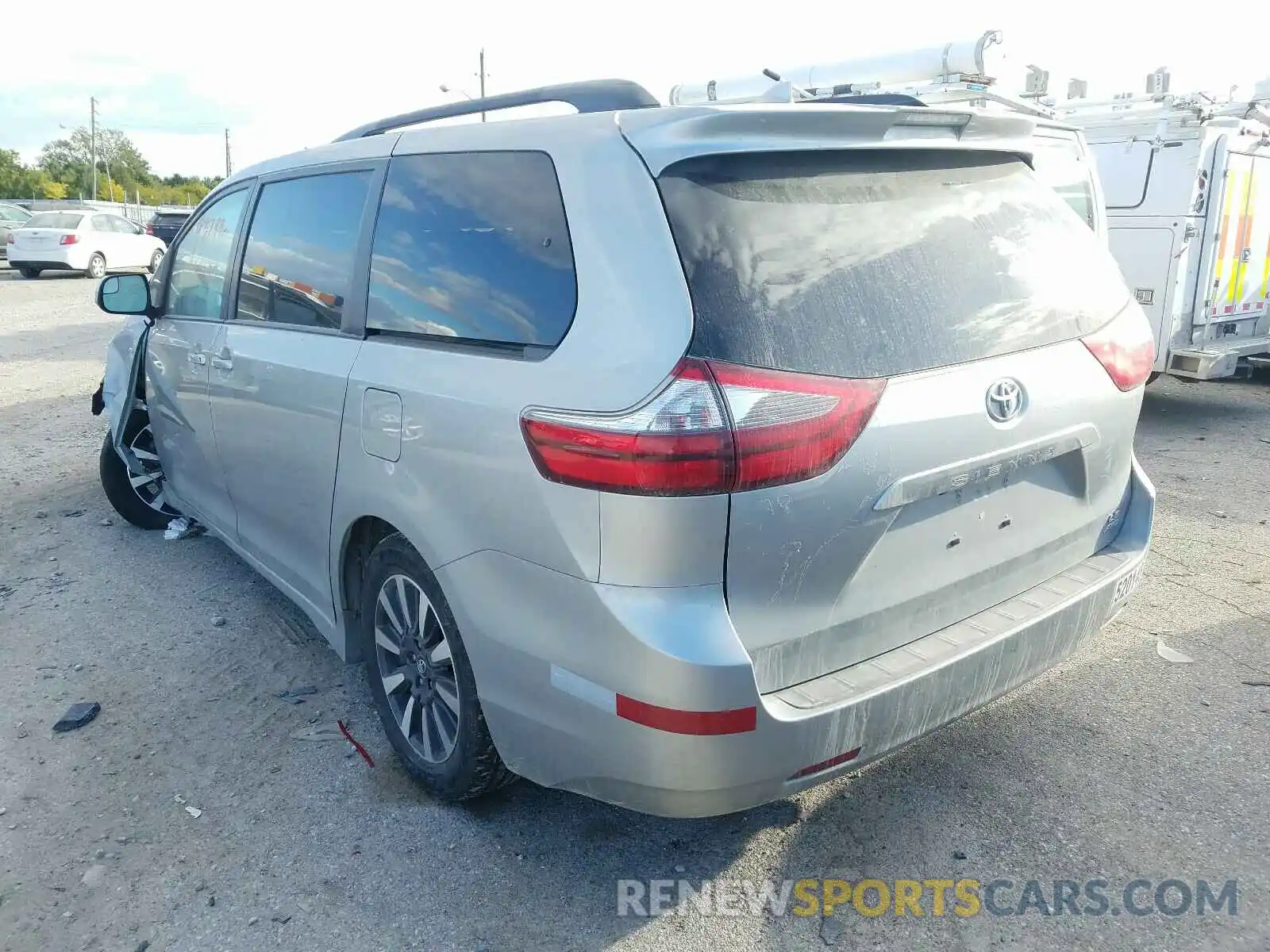 3 Photograph of a damaged car 5TDJZ3DC0LS230560 TOYOTA SIENNA 2020