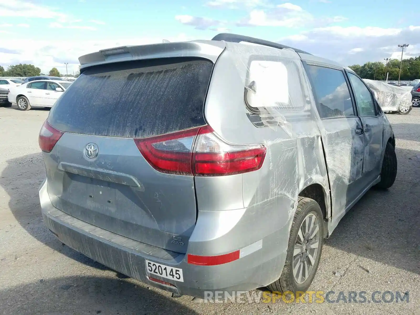 4 Photograph of a damaged car 5TDJZ3DC0LS230560 TOYOTA SIENNA 2020