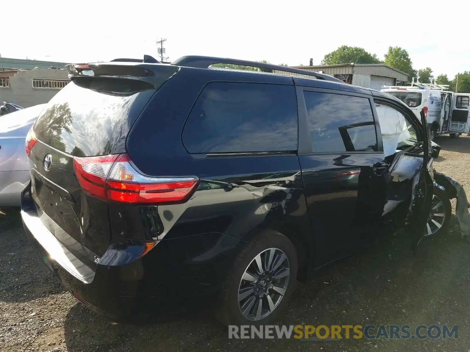 4 Photograph of a damaged car 5TDJZ3DC0LS230719 TOYOTA SIENNA 2020