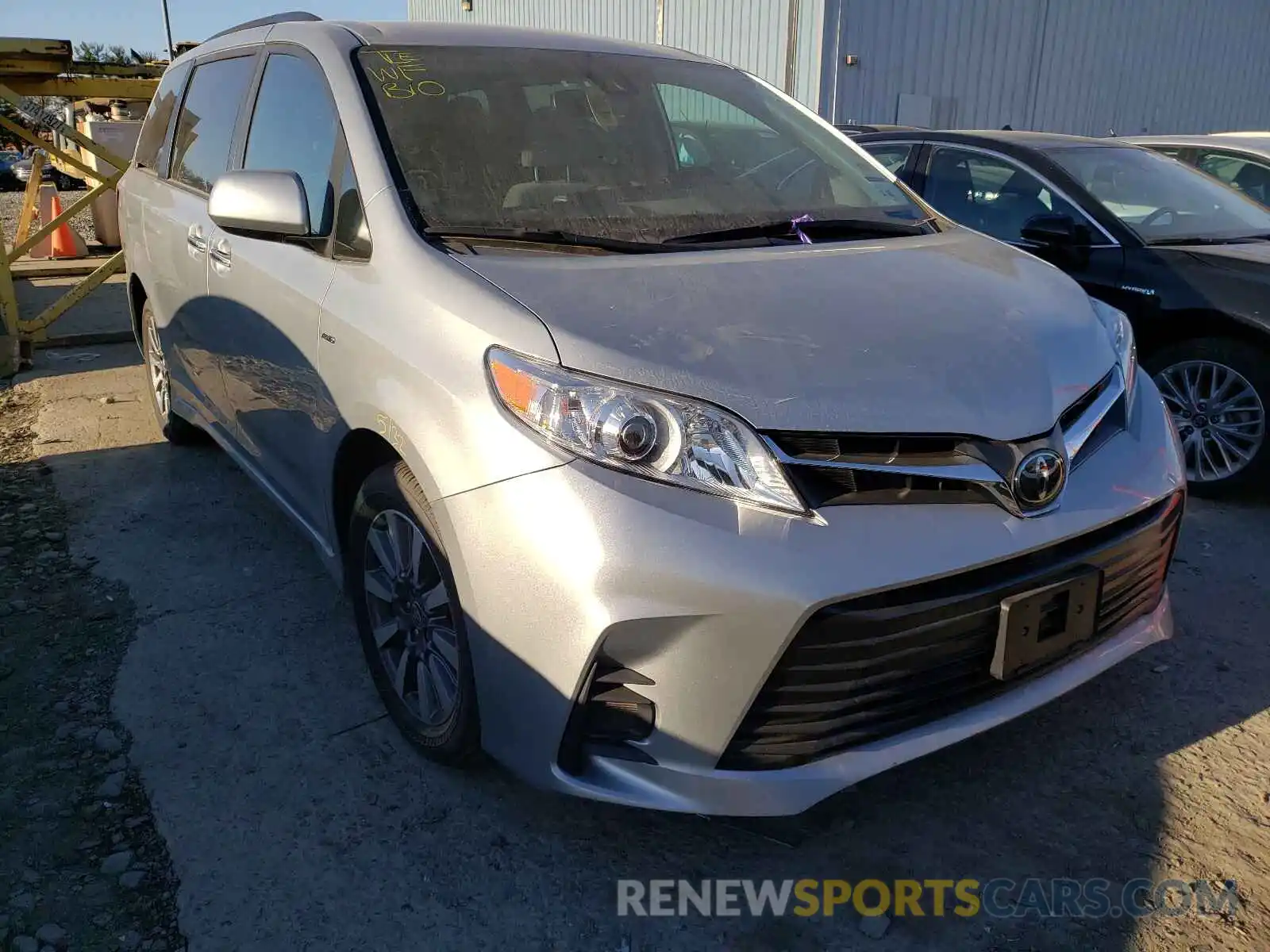 1 Photograph of a damaged car 5TDJZ3DC0LS244815 TOYOTA SIENNA 2020